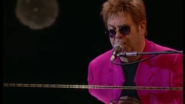 Elton John - Moon River смотреть онлайн
