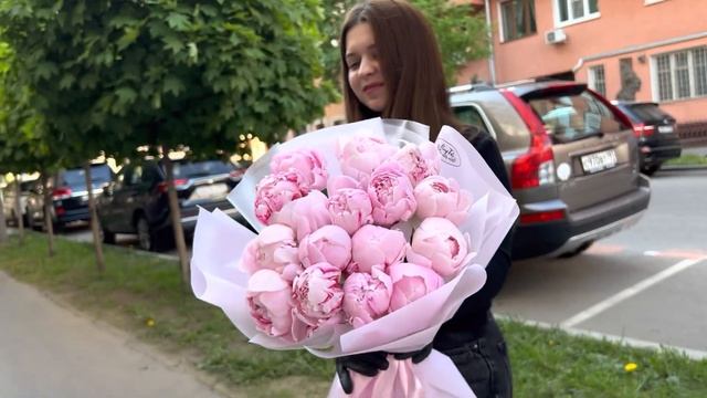 Букет из 15 пионов "Сара Бернар" - 12500₽ смотреть онлайн