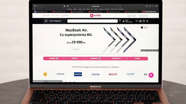 O Săptămână Cu APPLE MACBOOK AIR M2.