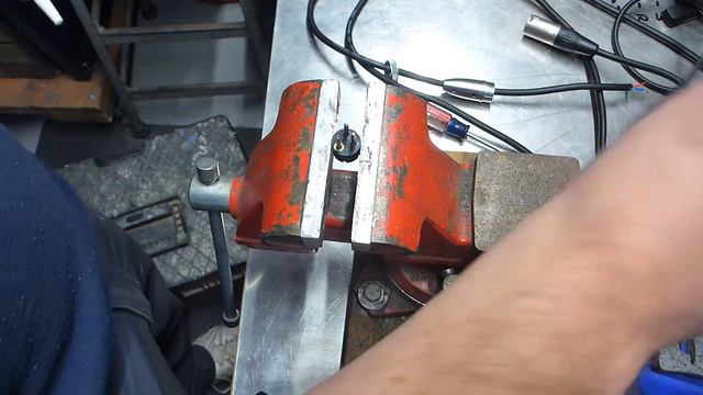 2022 01 10 Wiring an Antique Elvis Microphone Shure 55SW смотреть онлайн