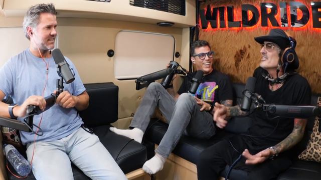 Tommy Lee Talks About MGK | Wild Ride! Clips смотреть онлайн