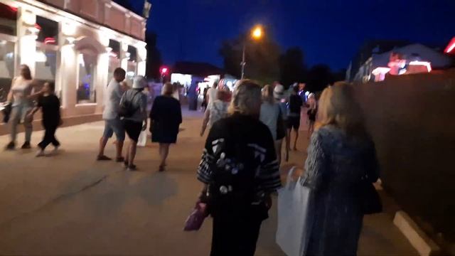 Ночная прогулка по Феодосии, Проспект Айвазовского, привокзальная площадь, улица Наузукина. смотреть онлайн
