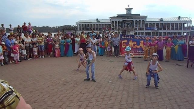 Танец в шляпах смотреть онлайн