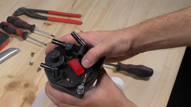 How to replace the diesel fuel filter PEUGEOT 207 1.4 HDI ⛽ смотреть онлайн