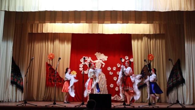 Танець з платками " Кралечки" смотреть онлайн
