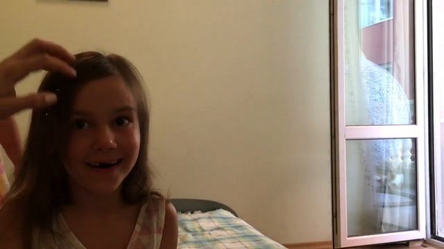 Украшаем волосы! Приклеиваем стразы на волосы. смотреть онлайн