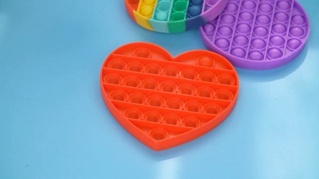 Pop 'N' Flip Bubbling Popping Game: Assorted Circle Figet Toy | Fidget Toys | The Works смотреть онлайн