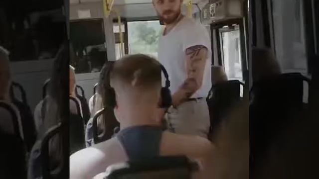 Каждый человек которого ты встречаешь сражаться в битве, о который не знаешь нечего... смотреть онлайн