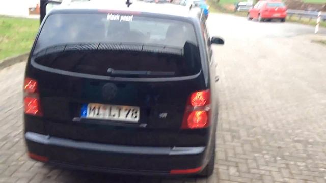 VW Touran 1.4 2008 R-Line schwarz 8fach bereift Leder, Navi, CD, Festplatte usw. смотреть онлайн