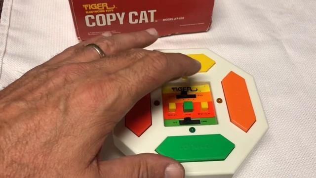 Copy Cat by Tiger Electronics Circa 1979 Hand Held Game смотреть онлайн