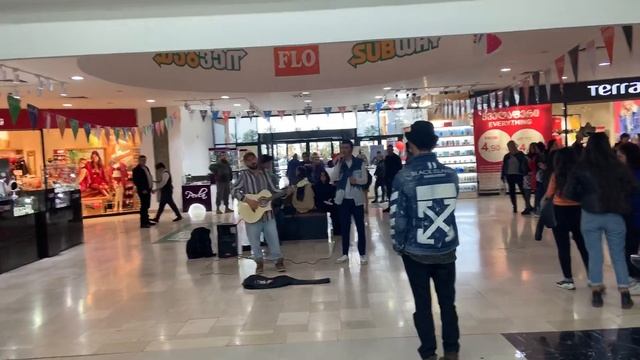 Батуми Метро сити и Метро плюс немного песен в торговом комплексе смотреть онлайн