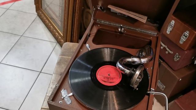 Фокстрот "Весельчак", оркестр, патефон Владимирского патефонного завода смотреть онлайн