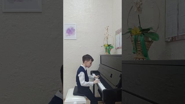 Фищев Денис 8 лет, 2 класс фортепиано ДПОП, А.Шишов. "Маленький вальс" смотреть онлайн