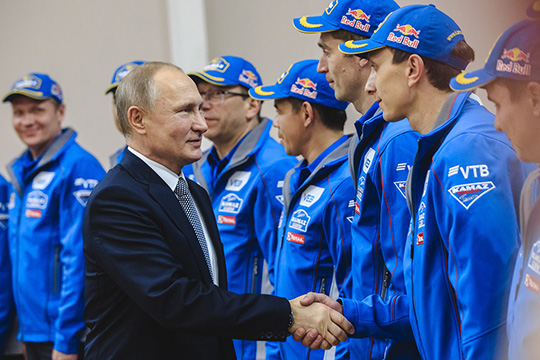 Встреча Владимира Путина с командой «КАМАЗ-мастер» в Казани. 2018 год смотреть онлайн