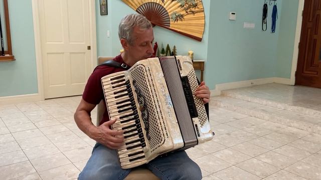 Sleigh Ride on a Scandalli Accordion смотреть онлайн