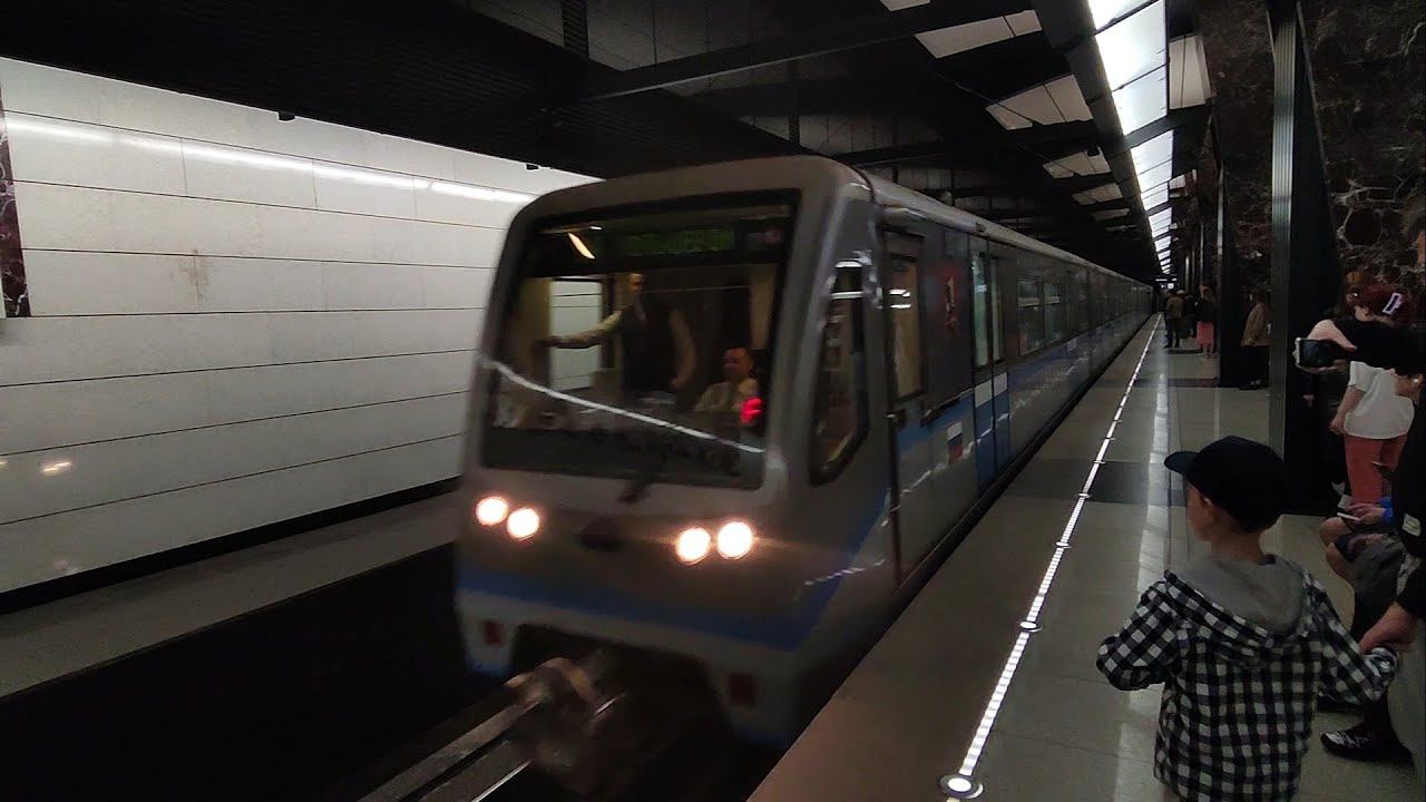 Станция "Хорошёвская" БКЛ. Прибытие и отправление 81-740/741 "Русич". Парад поездов 14.05.23. смотреть онлайн