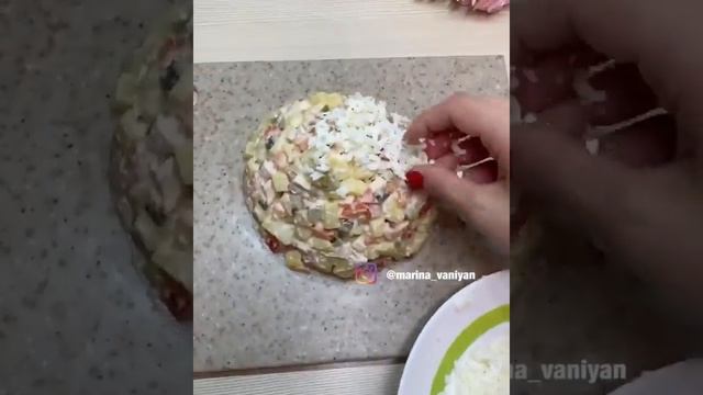 Салат хризантема с чипсами и курицей рецепт #Shorts смотреть онлайн