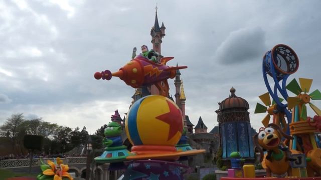 Диснейленд Париж 2018 disneyland paris parade 2018 смотреть онлайн