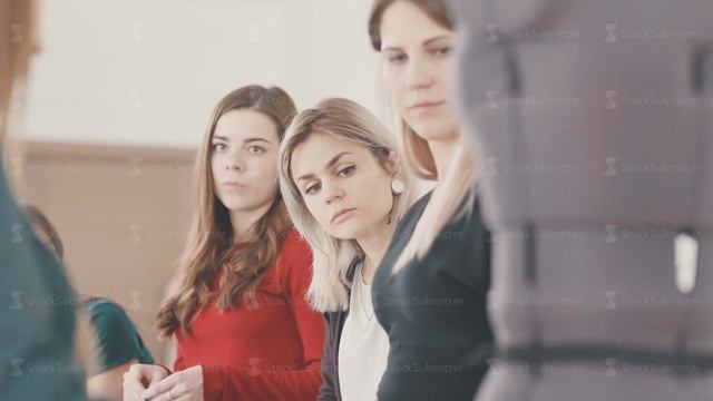 School of Young Fashion Designers: a group of women-young seamstresses смотреть онлайн