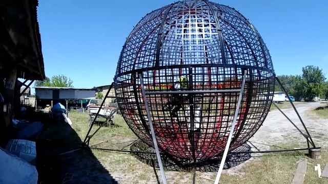 Мотоциклы в шаре смерти первые попытки и падения globe of death how to ride moto globe смотреть онлайн