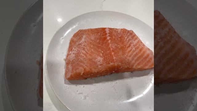 Как просто и вкусно засолить красную рыбу?