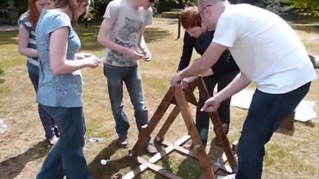 Medieval Mayhem Team Building смотреть онлайн