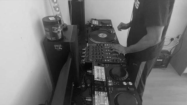 [Hard Techno] - Sudz - Follow The Smoke June 2022 смотреть онлайн