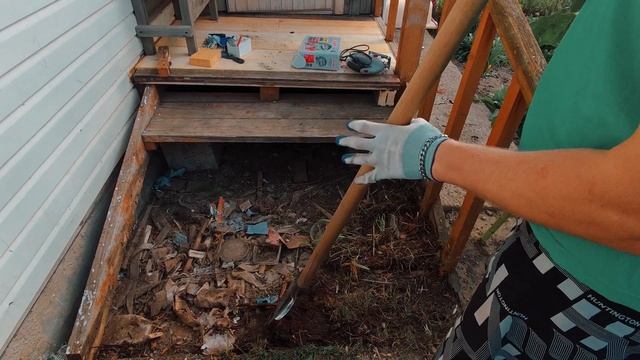 МЕНЯЕМ ПРОГНИВШЕЕ КРЫЛЬЦО. РЕМОНТ СТАРОЙ ЛЕСТНИЦЫ И ЗАМЕНА СТУПЕНЕЙ. смотреть онлайн