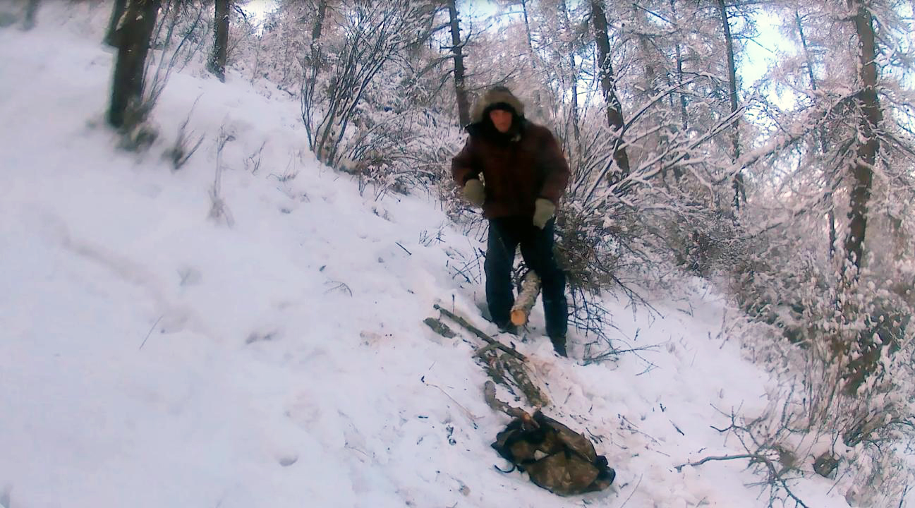 Поход в лес зимой.Пилим дрова смотреть онлайн