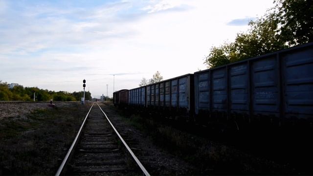 Тепловоз ТЭМ2-7192 следует по подъездному пути к АО Мелеузовские Минеральные Удобрения смотреть онлайн