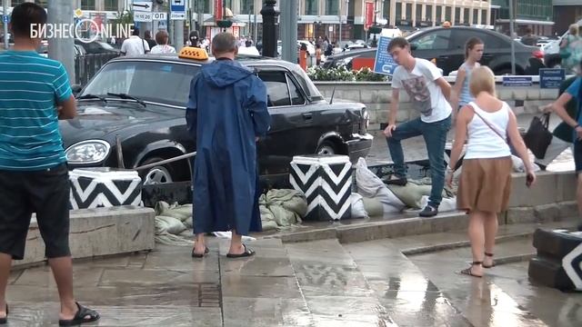 В Казани ливень затопил улицы Петербургская и Баумана смотреть онлайн