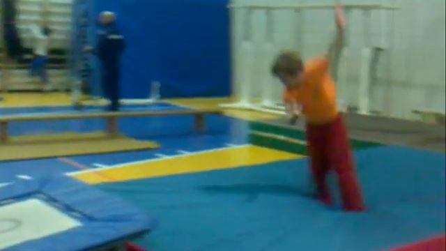 Showreal 2010 (With Friends) Flips & Some parkour смотреть онлайн