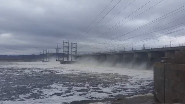 Сброс воды Жигулевская ГЭС смотреть онлайн