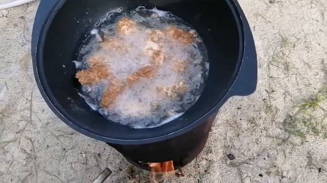 Крылышки фри в казане на костре очень вкусно и бюджетно. смотреть онлайн