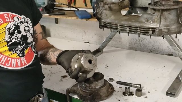 Ferri Vecchi! Ep. 1 - Smontaggio motore Lambretta - Fuoco & Fiamme! смотреть онлайн