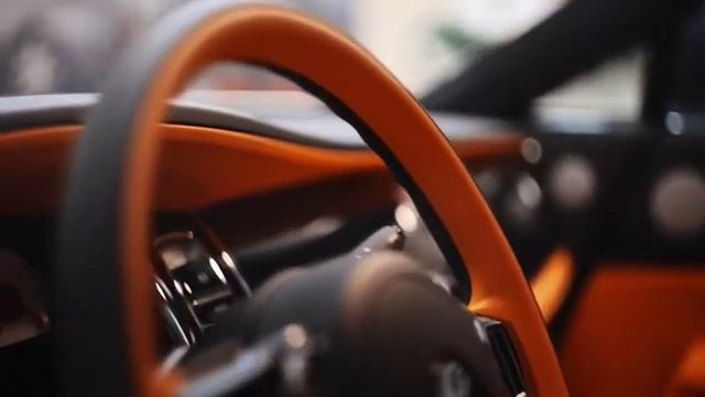 Rolls-Royce Wraith в АВИЛОН небесно-голубого цвета смотреть онлайн