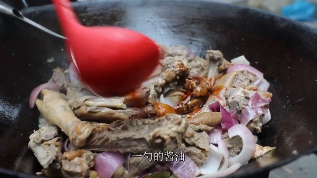 苗大姐贪便宜半价买羊肉，高压炖1.5小时，硬是扯不动，亏还是赚