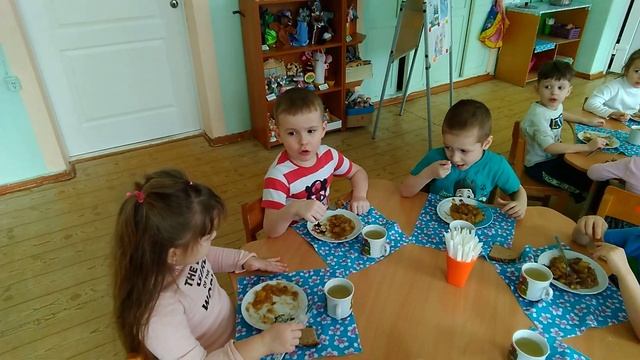 Обед в группе 1