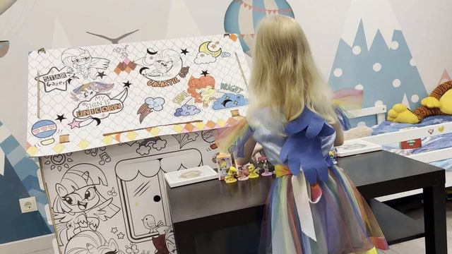 Милая Пони распаковка вместе с Машей. Круто, Весело. Играй с Машей! видео для детей смотреть онлайн