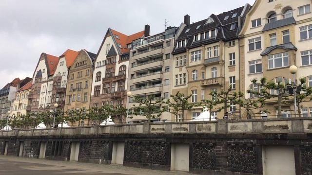 На набережной Рейна в Дюссельдорфе смотреть онлайн