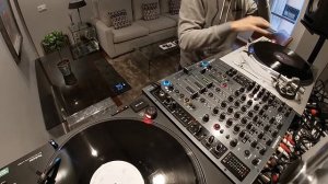Christmas Mix - 100% Vinyl - Technics 1210 MK7 vs Technics 1200 MK7 Silver