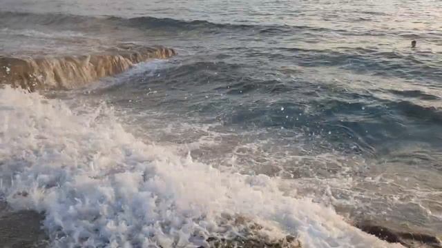 На море волны. Махмутлар  ноябрь 2023г. Погода и температура воды в ноябре в Турции.