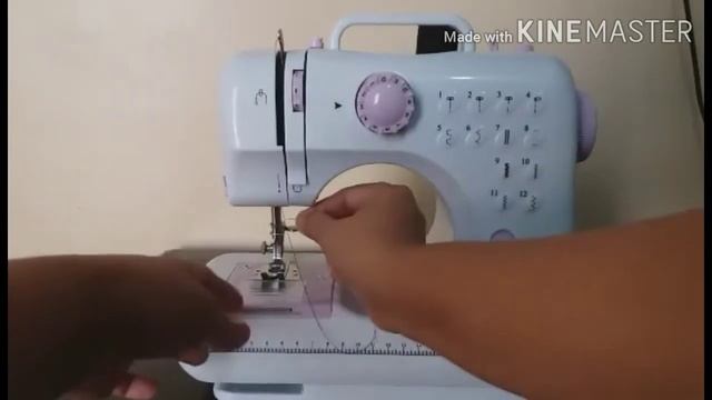 How to operate mini sewing machine FHSM 505 смотреть онлайн