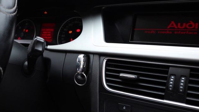 Audi A4 - How to Start the Engine смотреть онлайн