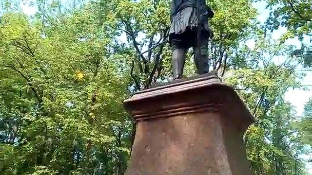 Памятник Петру 1-му в Петергофе. Игра. смотреть онлайн