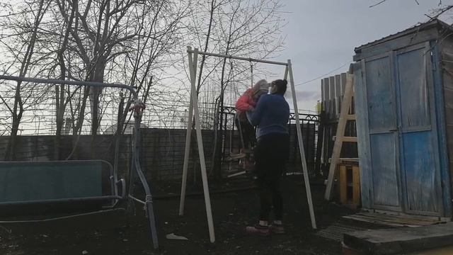 ВЛОГ: Как быстро заработать деньги? Покрасили забор на даче. смотреть онлайн