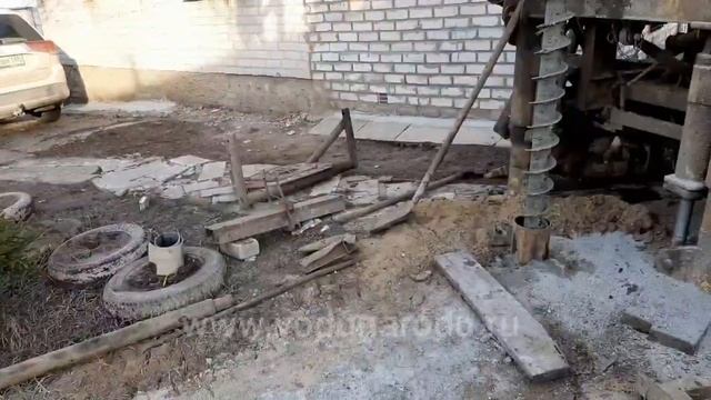 с.Новоживотинное. Бурение артезианской скважины на воду под Воронежем смотреть онлайн