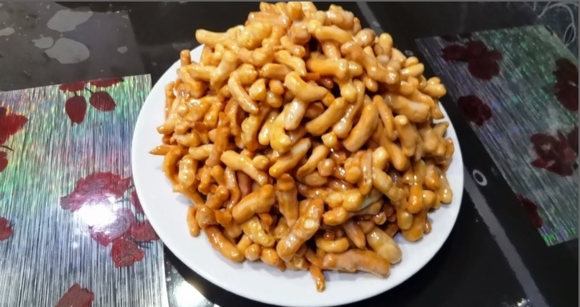 чак-чак очень шикарный. Шикарное тесто для чак-чак. опетитный, для чая. Chuck-chuck Is Very Chic.