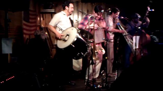 Joe's Great American Bar & Grill (Happy Feet) 2012 смотреть онлайн