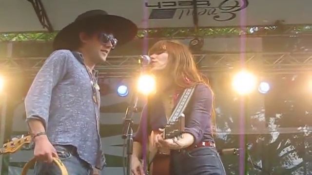 Jenny Lewis & Conor Oberst and the Mystic Vally Band - Handle With Care смотреть онлайн